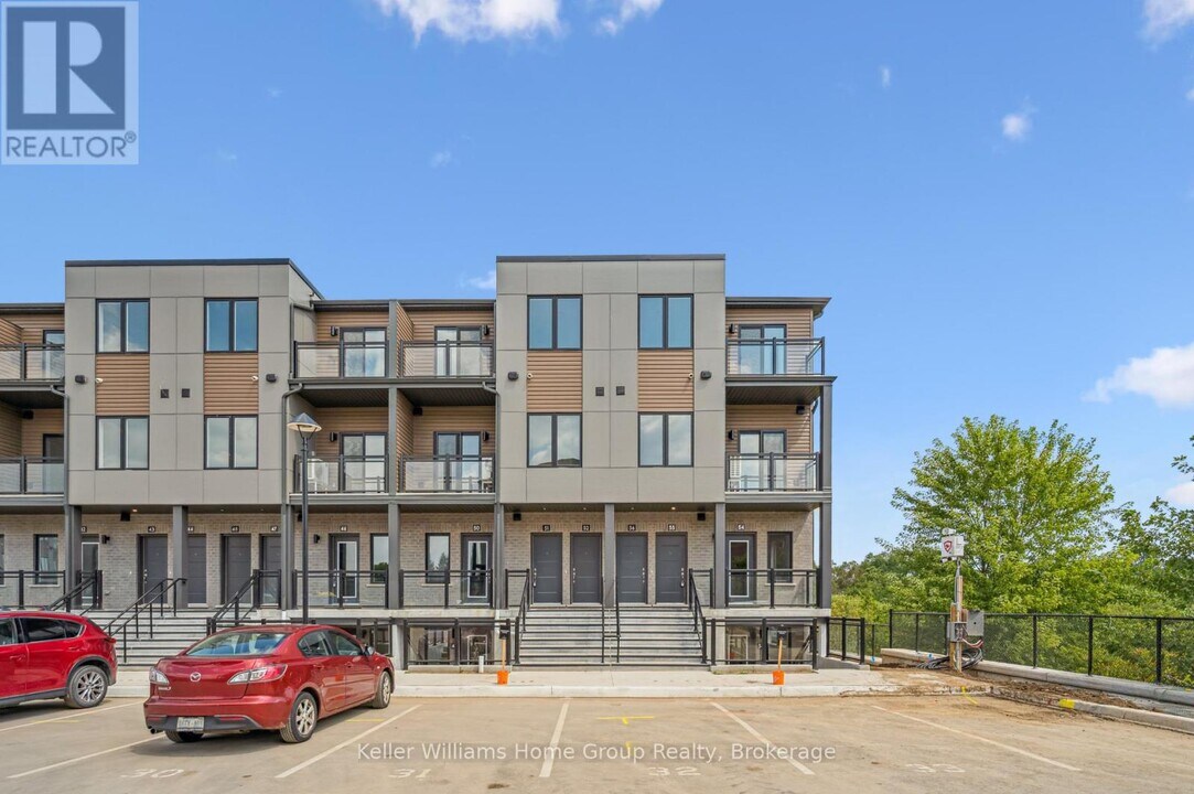 940 St David St N in Centre Wellington, ON - Building Photo