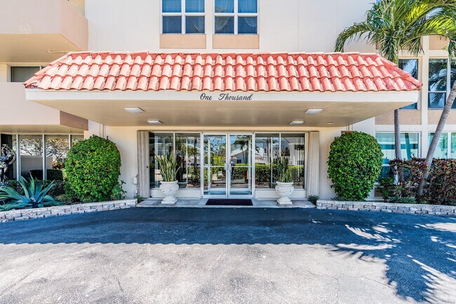 1000 Spanish River Rd in Boca Raton, FL - Building Photo - Building Photo