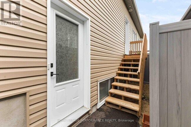 503 MOONLIGHT Dr in Russell, ON - Building Photo - Building Photo