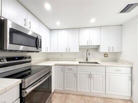 900 NE 18th Ave in Fort Lauderdale, FL - Building Photo