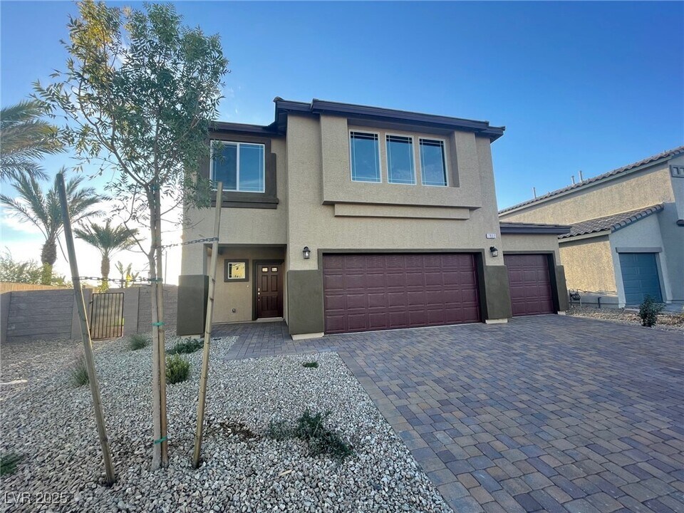 7832 Stone Forest St in North Las Vegas, NV - Building Photo