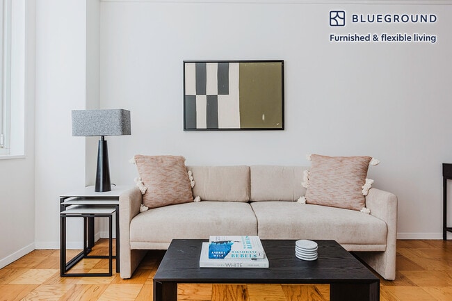 230 W 55th St in New York, NY - Building Photo - Building Photo