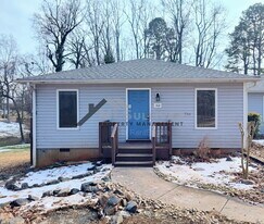 312 Lakeshore Dr in Hillsborough, NC - Building Photo