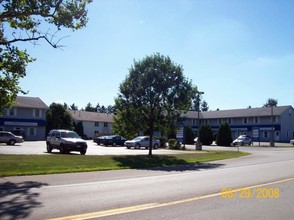 Twin Gables in Sycamore, IL - Foto de edificio - Building Photo