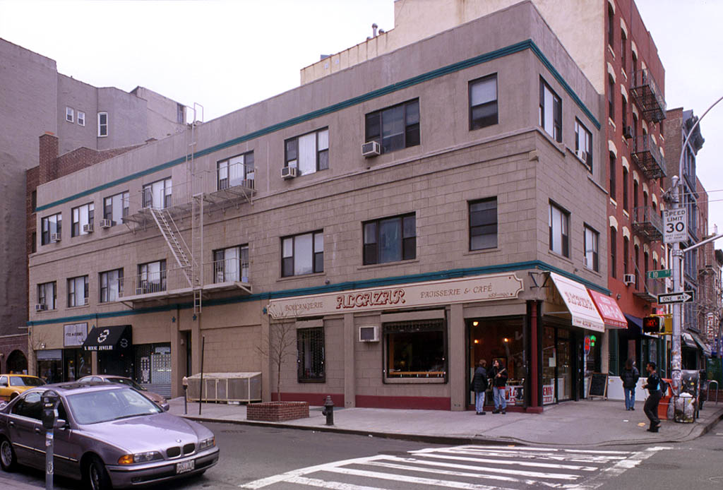 241 E 10th St in New York, NY - Foto de edificio