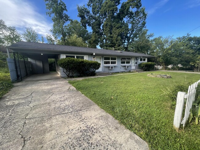 1906 E Maxwell Ln in Bloomington, IN - Building Photo - Building Photo