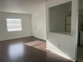 8325 7th Way N in St. Petersburg, FL - Foto de edificio - Building Photo
