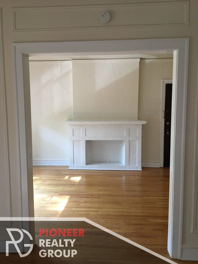 1031 Dempster Street Apartments and Nearby Evanston Apartments For Rent Evanston, IL