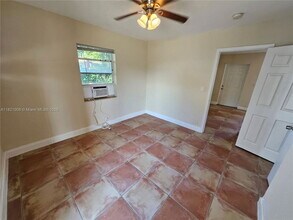 118 NW 8th Ave in Dania Beach, FL - Building Photo - Building Photo