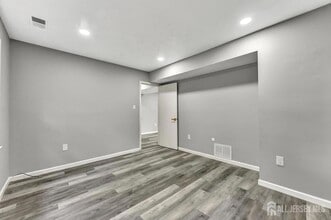 5 Pelmont Pl in Piscataway, NJ - Foto de edificio - Building Photo