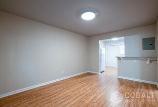 271 Glen Iris Dr NE in Atlanta, GA - Foto de edificio - Building Photo