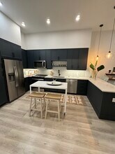 47 NW 30th St, Unit A3 in Miami, FL - Building Photo - Building Photo