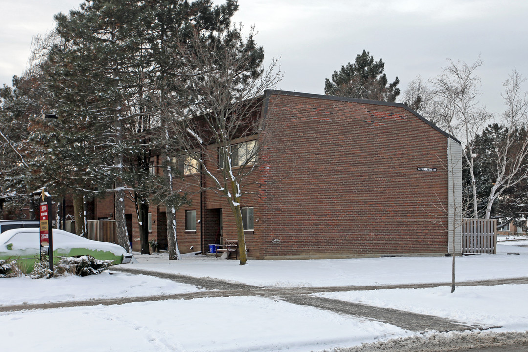 Silverstone Townhomes in Toronto, ON - Building Photo