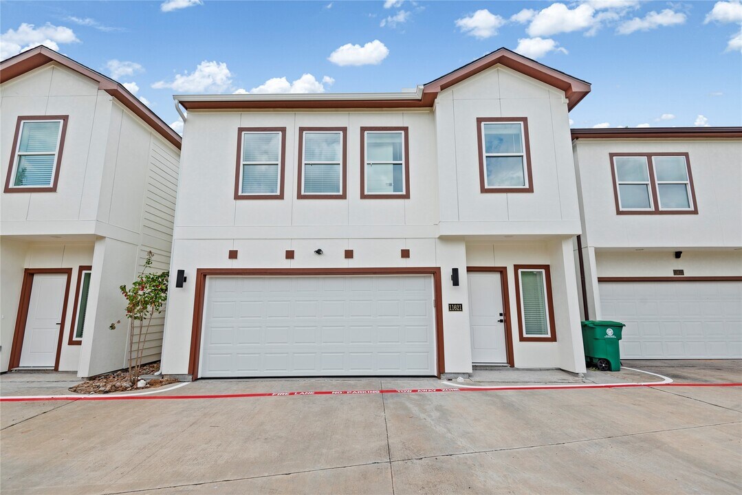 11621 Waldemar Dr in Houston, TX - Foto de edificio
