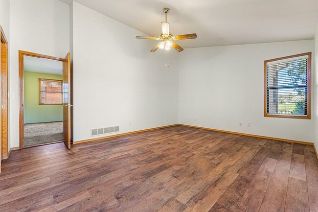 2924 Troxell Ave