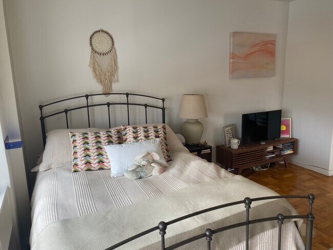 460 E 79th St, Unit 10H in New York, NY - Building Photo - Building Photo