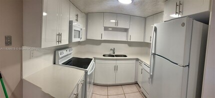 11101 Royal Palm Blvd in Coral Springs, FL - Building Photo - Building Photo