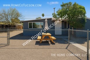 2404 E Cameron Vista in Tucson, AZ - Building Photo