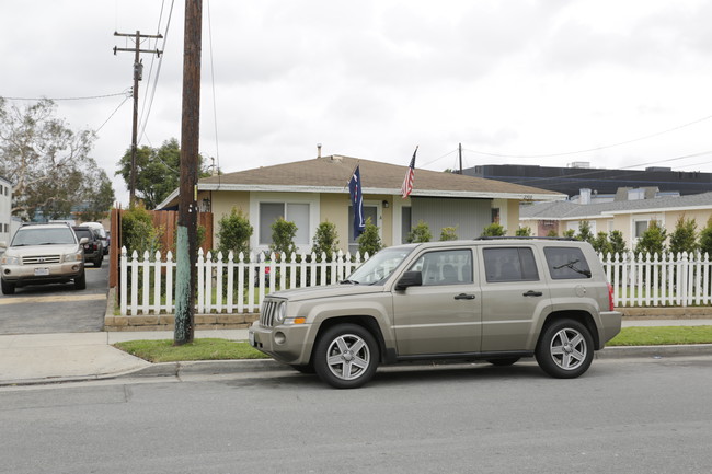 2310 Florida St in Huntington Beach, CA - Building Photo - Building Photo