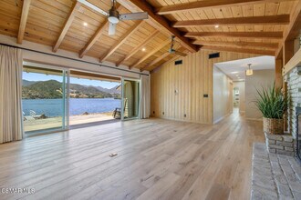 800 Lake Sherwood Dr in Westlake Village, CA - Building Photo - Building Photo