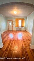 1020 Lincoln St in Dickson City, PA - Building Photo
