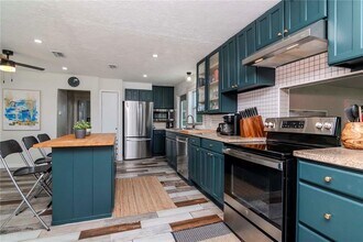 1528 W River Shore Way in Tampa, FL - Building Photo - Building Photo