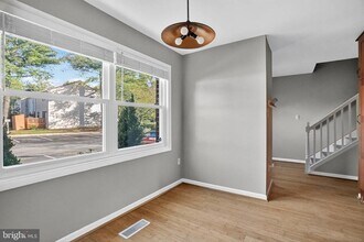 1694 Forest Hill Ct in Crofton, MD - Foto de edificio - Building Photo
