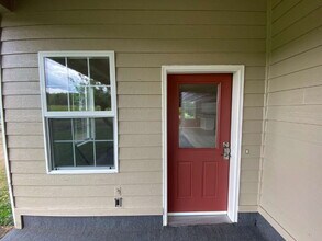 5895 Lind Rd in Everson, WA - Building Photo - Building Photo