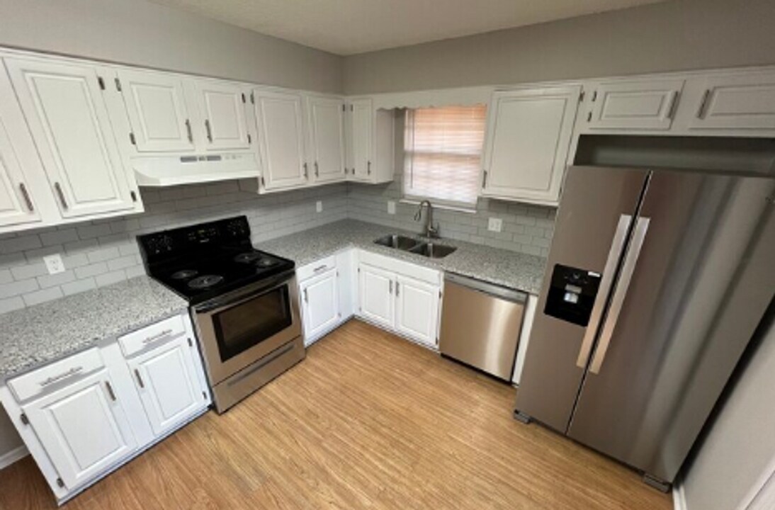5817 Farley Ave in Raytown, MO - Building Photo