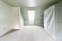 645 Stirling St photo'