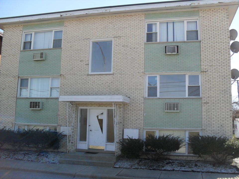 5 Unit in Broadview, IL - Building Photo