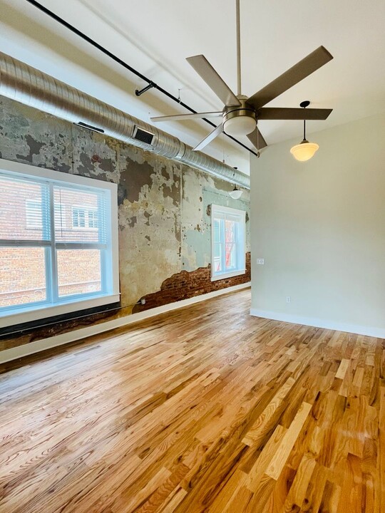 121-129 S Main St in Madison, GA - Building Photo