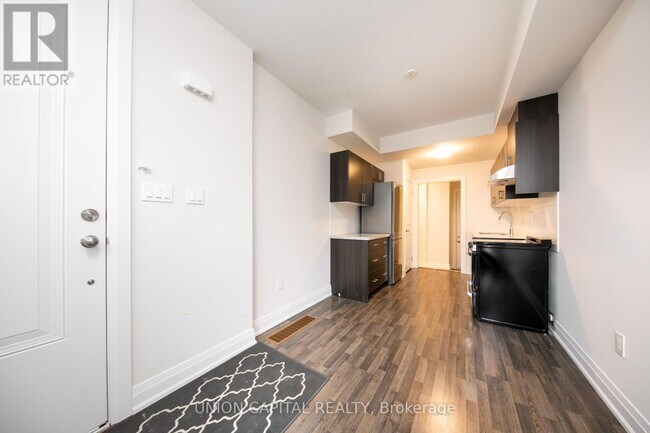 59 Creekbank Rd in Toronto, ON - Building Photo - Building Photo