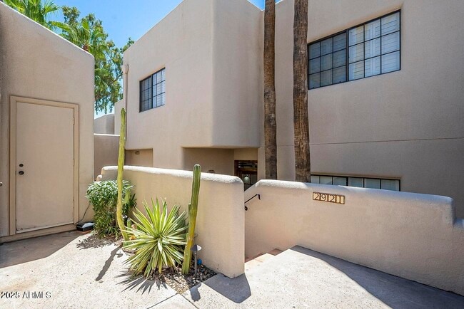 property at 2921 E Keim Dr