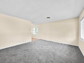 3 W Adams Dr in Sauget, IL - Foto de edificio - Building Photo