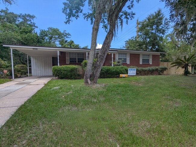 property at 3557 Edgewater Dr