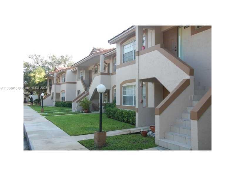 11483 NW 42nd St in Coral Springs, FL - Building Photo