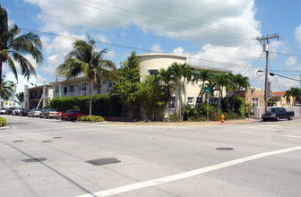 605 77th St in Miami Beach, FL - Foto de edificio - Building Photo