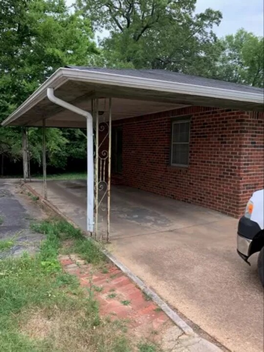 1022 N Pine St in Florence, AL - Building Photo