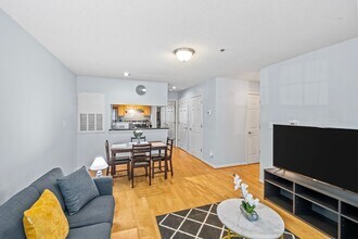 525 Olmsted Park Pl, Unit D in Charlotte, NC - Building Photo - Building Photo
