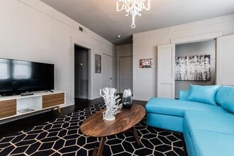 Paramount in Dallas, TX - Foto de edificio - Building Photo