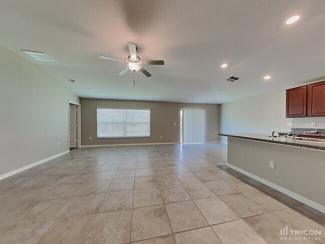 7030 Wiseman Run Dr in Ruskin, FL - Building Photo - Building Photo