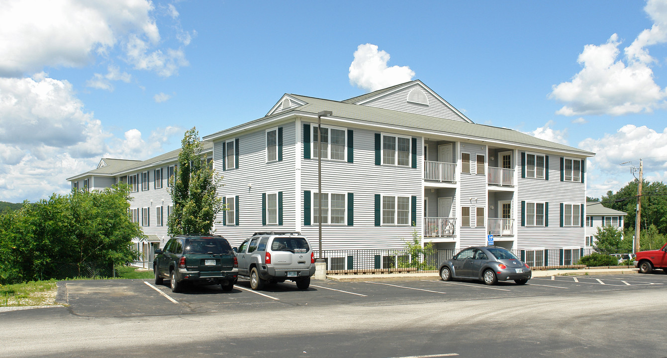 Jefferson Place in Manchester, NH - Foto de edificio