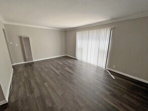 1236 N Sweetzer Ave, Unit 9 in West Hollywood, CA - Foto de edificio - Building Photo