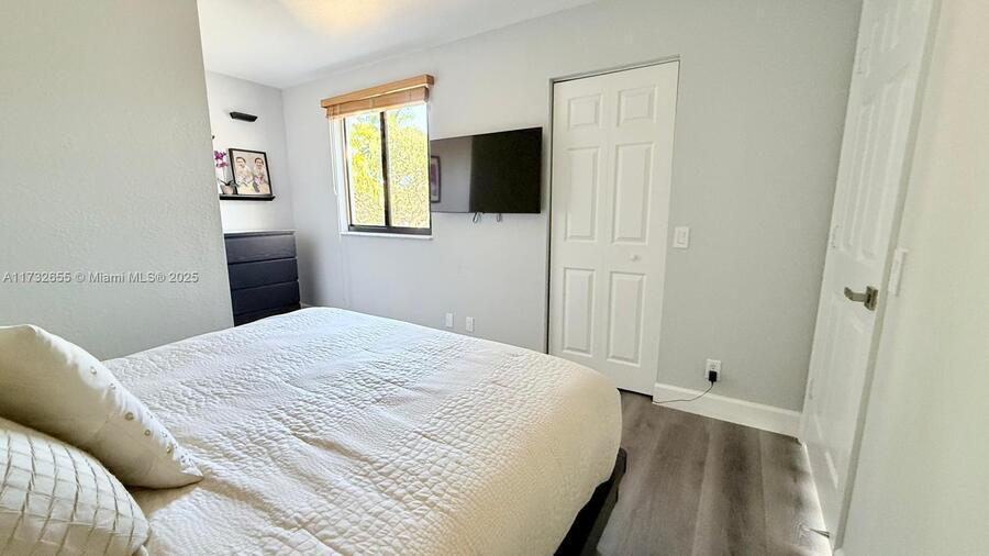 1392 Canary Island Dr in Weston, FL - Building Photo