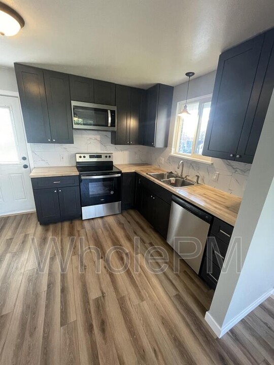 220 W Layton Ave in Englewood, CO - Building Photo