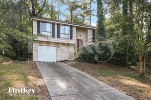 1362 Tucker Woods Dr NW in Norcross, GA - Building Photo