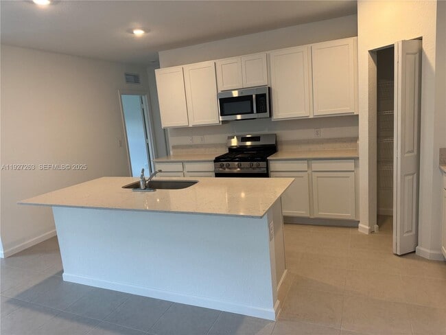 5837 NW Sweetwood Dr in Port St. Lucie, FL - Building Photo - Building Photo