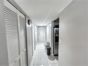 1717 N Bayshore Dr, Unit A-2542 in Miami, FL - Building Photo - Building Photo
