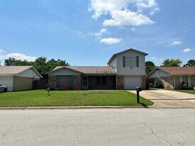 1017 Calcutta St in Hurst, TX - Building Photo